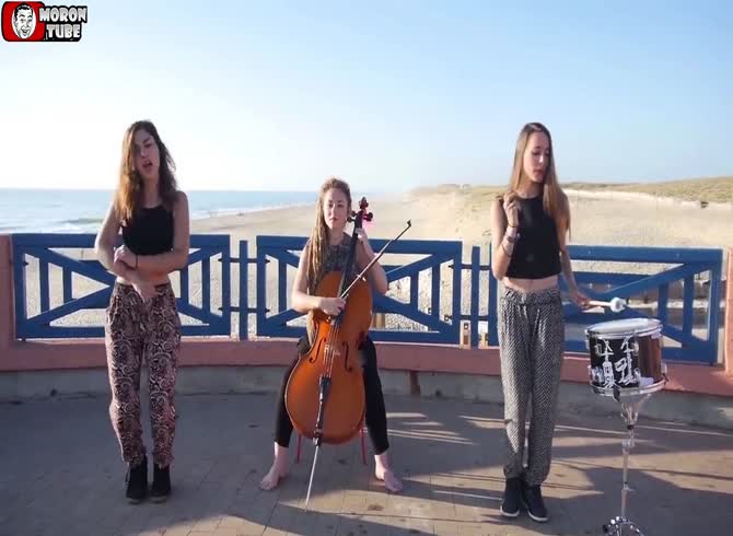 Video :The excellent mashup of three French women